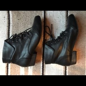 Breckelles Black booties